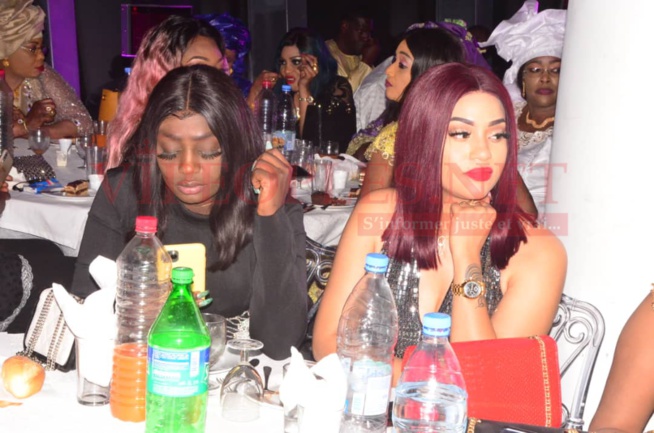 GALA TERROU WAR TOUR: La diva Coumba Gawlo séduit son public dans une tenue classe et élégante en rouge vif. GALA TERROU WAR TOUR: La diva Coumba Gawlo séduit son public dans une tenue classe et élégante en rouge vif.