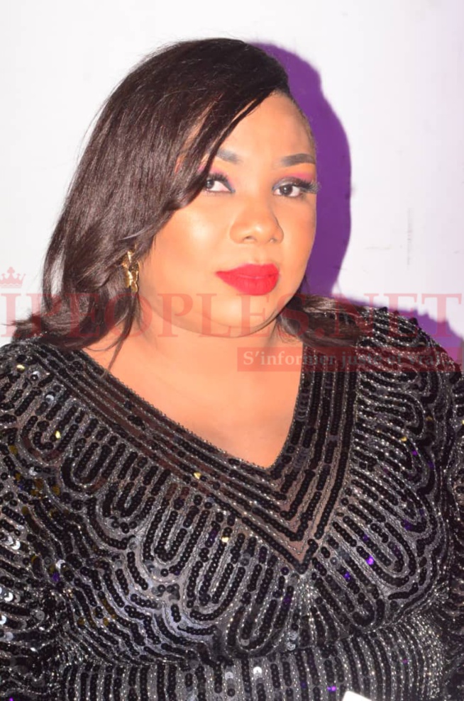 GALA TERROU WAR TOUR: La diva Coumba Gawlo séduit son public dans une tenue classe et élégante en rouge vif. GALA TERROU WAR TOUR: La diva Coumba Gawlo séduit son public dans une tenue classe et élégante en rouge vif.