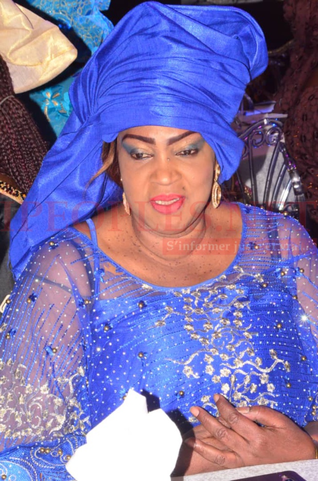 GALA TERROU WAR TOUR: La diva Coumba Gawlo séduit son public dans une tenue classe et élégante en rouge vif. GALA TERROU WAR TOUR: La diva Coumba Gawlo séduit son public dans une tenue classe et élégante en rouge vif.