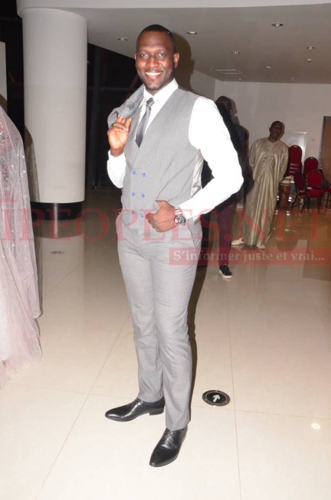 Défilé de la collection d'hiver de OMBELICO au gala de la Diva Coumba Gawlo pour l'éditions 2 de TERROU WAR TOUR. Défilé de la collection d'hiver de OMBELICO au gala de la Diva Coumba Gawlo pour l'éditions 2 de TERROU WAR TOUR.