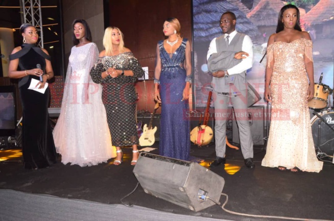 Défilé de la collection d'hiver de OMBELICO au gala de la Diva Coumba Gawlo pour l'éditions 2 de TERROU WAR TOUR. Défilé de la collection d'hiver de OMBELICO au gala de la Diva Coumba Gawlo pour l'éditions 2 de TERROU WAR TOUR.