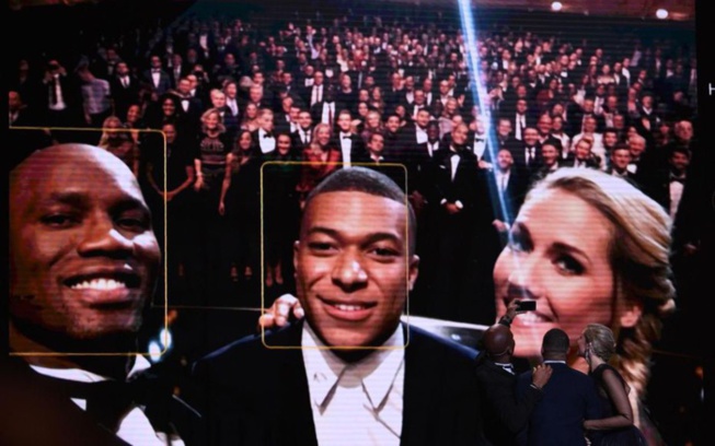 Ballon d’Or: Drogba prend un selfie avec Mbappé pour payer une «dette» vieille de 10 ans Ballon d’Or: Drogba prend un selfie avec Mbappé pour payer une «dette» vieille de 10 ans