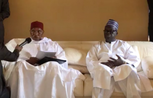 PRÉSENTATION DE CONDOLÉANCES CHEZ LES SENGHOR : WADE RETROUVE NIASSE PRÉSENTATION DE CONDOLÉANCES CHEZ LES SENGHOR : WADE RETROUVE NIASSE
