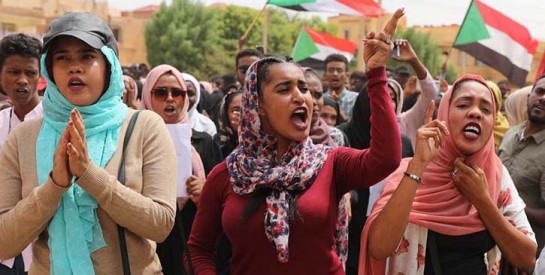 Soudan: Le gouvernement abolit la loi autorisant le châtiment des femmes pour "tenue indécente" Soudan: Le gouvernement abolit la loi autorisant le châtiment des femmes pour "tenue indécente"