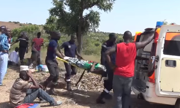 Grave accident à Koungheul: Un véhicule heurte un arbre et fait 3 morts et 6 blessés graves Grave accident à Koungheul: Un véhicule heurte un arbre et fait 3 morts et 6 blessés graves