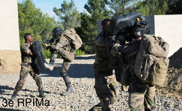 Chute mortelle: le gendarme Oumar Ndiaye meurt au cours d’une manœuvre militaire Chute mortelle: le gendarme Oumar Ndiaye meurt au cours d’une manœuvre militaire