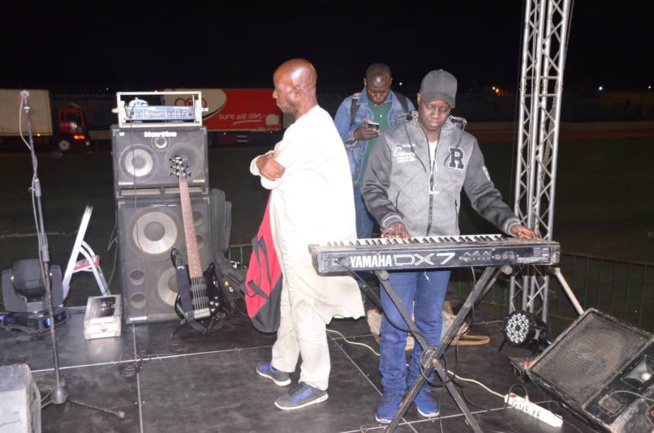Stade Caroline Faye de Mbour, Coumba Gawlo en concert pour le Terrou War Tour.