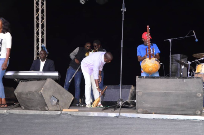 Stade Caroline Faye de Mbour, Coumba Gawlo en concert pour le Terrou War Tour.