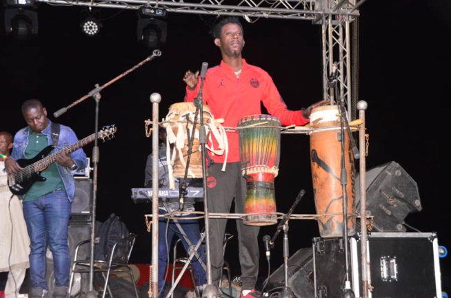 Stade Caroline Faye de Mbour, Coumba Gawlo en concert pour le Terrou War Tour.