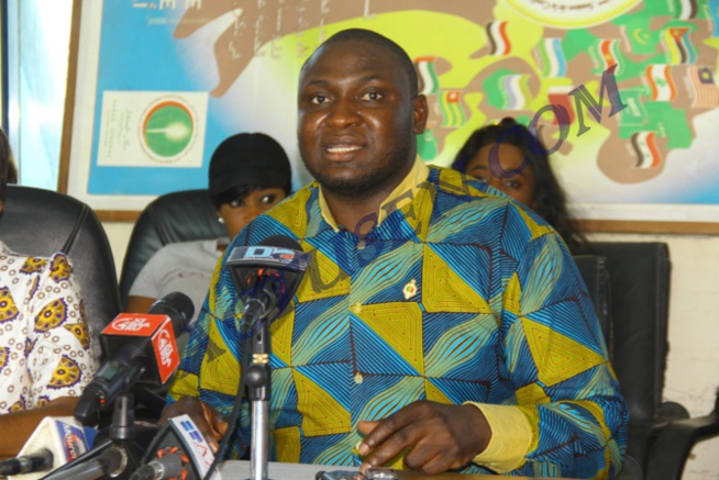 Assemblée nationale : Toussaint Manga invite le gouvernement à transformer les bourses familiales en bourses d’étudiants
