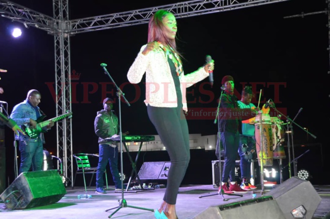 Admirez la classe et la prestance de la Diva Coumba Gawlo sur scéne au stade Caroline Faye de Mbour