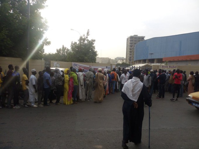 Photos: Don d'appareils auditifs, les sénégalais se bousculent à la piscine olympique Photos: Don d'appareils auditifs, les sénégalais se bousculent à la piscine olympique