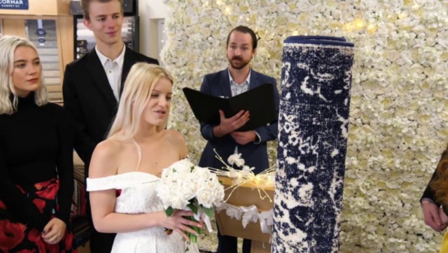 Royaume-Uni : Une mère célibataire épouse son tapis Royaume-Uni : Une mère célibataire épouse son tapis