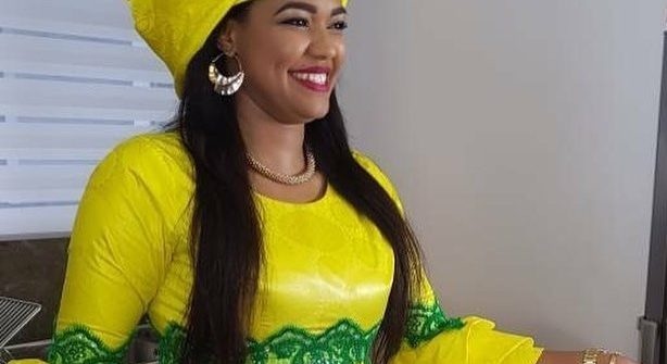 Ya Awa quitte la 2stv pour la Tfm : Elle brise le silence «J’ai proposé au directeur des Programmes Bouba Ndour de. Ya Awa quitte la 2stv pour la Tfm : Elle brise le silence «J’ai proposé au directeur des Programmes Bouba Ndour de.