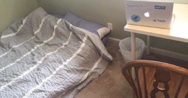 Une dame conseille aux femmes de ne pas sortir avec les hommes qui ont leur matelas au sol Une dame conseille aux femmes de ne pas sortir avec les hommes qui ont leur matelas au sol