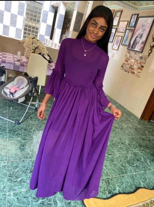 Aicha Ballago Seck s’affiche à nouveau dans une robe de princesse et illumine la toile