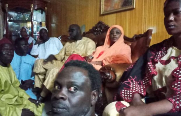 Décès de Awa Aw : La première Dame a présenté ses condoléances à la famille de la défunte… Décès de Awa Aw : La première Dame a présenté ses condoléances à la famille de la défunte…