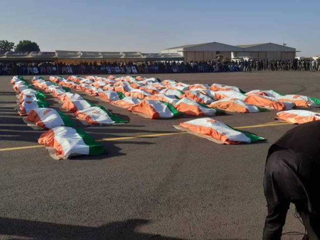 Niger : hommage aux soldats tués dans l'attaque djihadiste à Inates Niger : hommage aux soldats tués dans l'attaque djihadiste à Inates