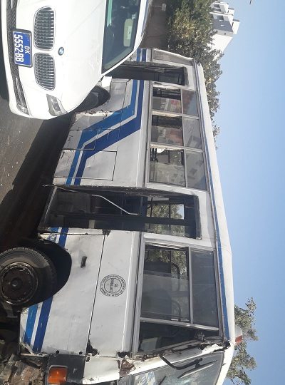 Patte d’Oie : Un Bus Tata ligne 2 projette violemment une charrette sur un véhicule Patte d’Oie : Un Bus Tata ligne 2 projette violemment une charrette sur un véhicule