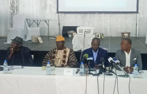 «Les Emblèmes du Désir» : Le lyrisme engagé de El Hadj Kassé «Les Emblèmes du Désir» : Le lyrisme engagé de El Hadj Kassé