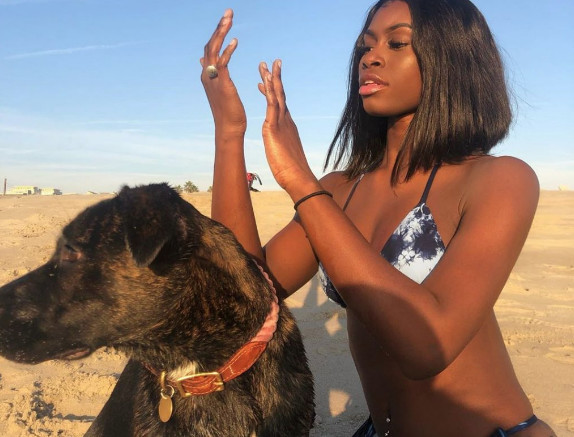 « Dioumbakh out » et piercing , les nouvelles photos bouleversantes de Diarra Sen Petit Gallé enflamment le web « Dioumbakh out » et piercing , les nouvelles photos bouleversantes de Diarra Sen Petit Gallé enflamment le web