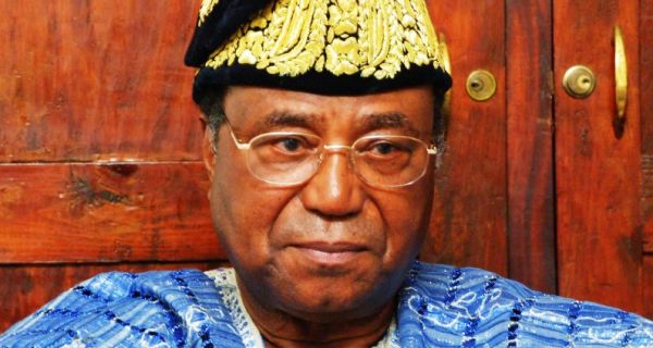 Guinée: Le gouvernement d’Alpha Condé adresse une cinglante réponse à l’ex-président du Bénin, Nicéphore Soglo Guinée: Le gouvernement d’Alpha Condé adresse une cinglante réponse à l’ex-président du Bénin, Nicéphore Soglo