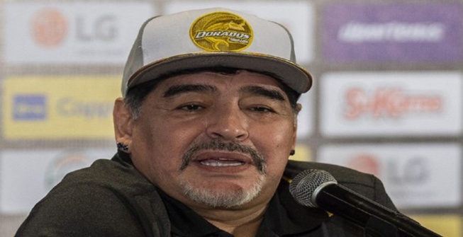 Maradona désigne le meilleur footballeur de tous les temps plus fort que lui-même, pélé, Messi et Ronaldo