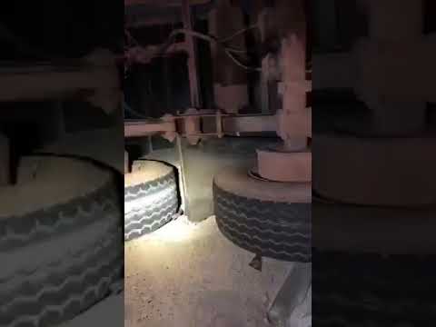 Accident sur l’échangeur de la Foire : Un camion chargé de conteneurs se renverse Accident sur l’échangeur de la Foire : Un camion chargé de conteneurs se renverse