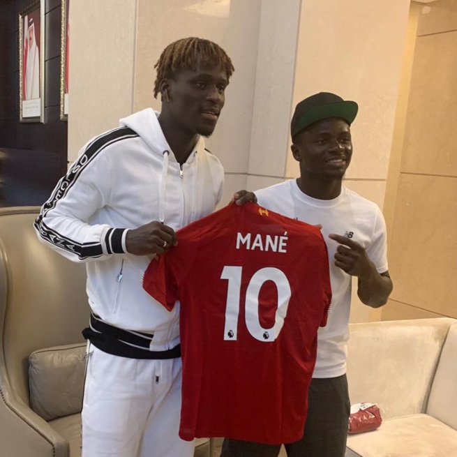 Sadio Mané reçoit la visite de Kara Mbodji