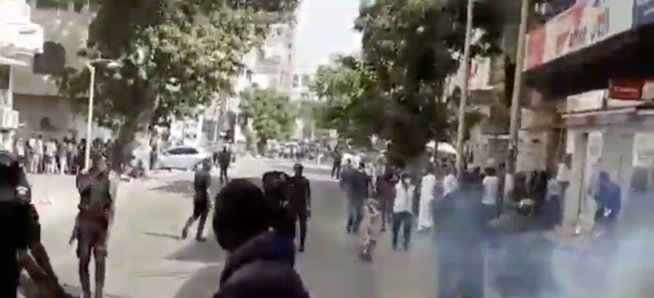 VIDÉO: Répression manif Ñoo Lank : La presse brutalisée par les forces de l’ordre VIDÉO: Répression manif Ñoo Lank : La presse brutalisée par les forces de l’ordre