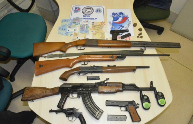 MARCHE OCASS – Haut lieu de négoce d’armes à feu automatiques et de fabrication d’armes artisanales. MARCHE OCASS – Haut lieu de négoce d’armes à feu automatiques et de fabrication d’armes artisanales.