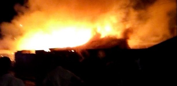 Ziguinchor : L’explosion d’un poste électrique installe la panique Ziguinchor : L’explosion d’un poste électrique installe la panique