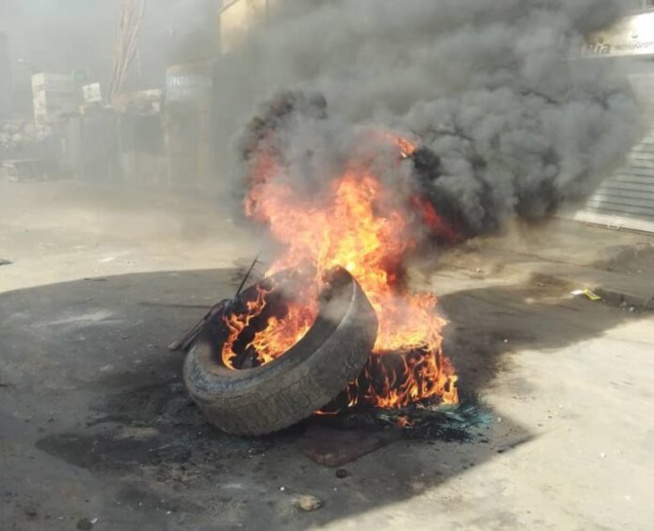 Mbour: Un policier pris à partie puis tabassé par les manifestants Mbour: Un policier pris à partie puis tabassé par les manifestants