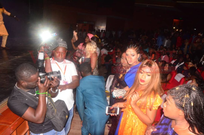 VIDÉO : Le Neymar de la musique, El Hadj Keita réussit son challenge de remplir le grand theatre. VIDÉO : Le Neymar de la musique, El Hadj Keita réussit son challenge de remplir le grand theatre.