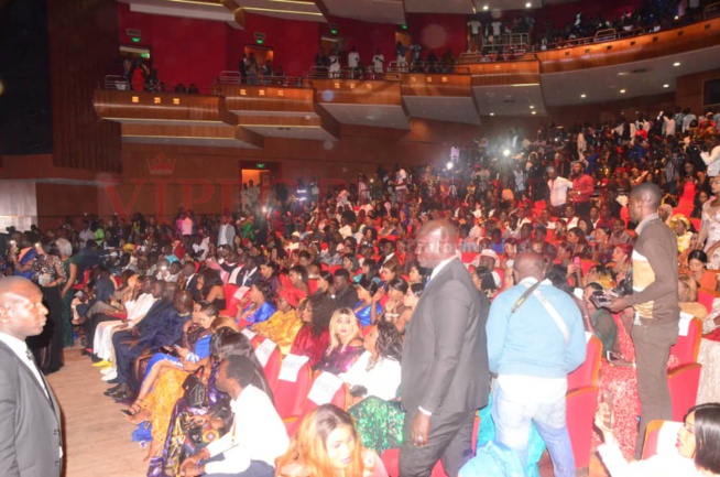 VIDÉO : Le Neymar de la musique, El Hadj Keita réussit son challenge de remplir le grand theatre. VIDÉO : Le Neymar de la musique, El Hadj Keita réussit son challenge de remplir le grand theatre.