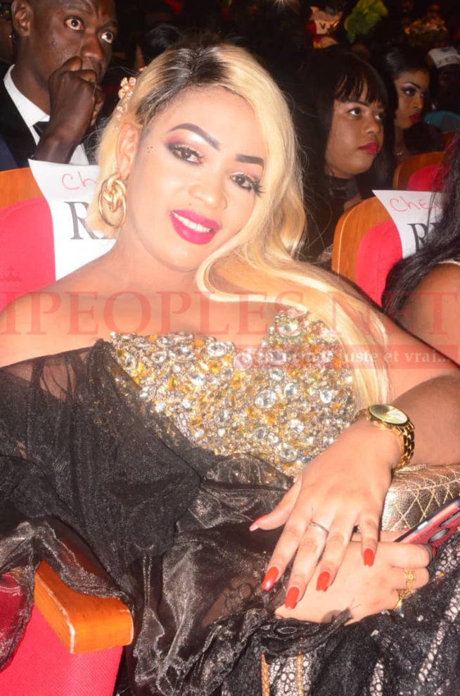 70 PHOTOS GRAND THEATRE: Les différentes "SANGNE SÉ" du public de El hadj Keita, le Neymar de la musique qui vient de marquer ses empreintes. 70 PHOTOS GRAND THEATRE: Les différentes "SANGNE SÉ" du public de El hadj Keita, le Neymar de la musique qui vient de marquer ses empreintes.