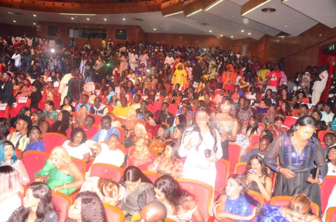 70 PHOTOS GRAND THEATRE: Les différentes "SANGNE SÉ" du public de El hadj Keita, le Neymar de la musique qui vient de marquer ses empreintes.