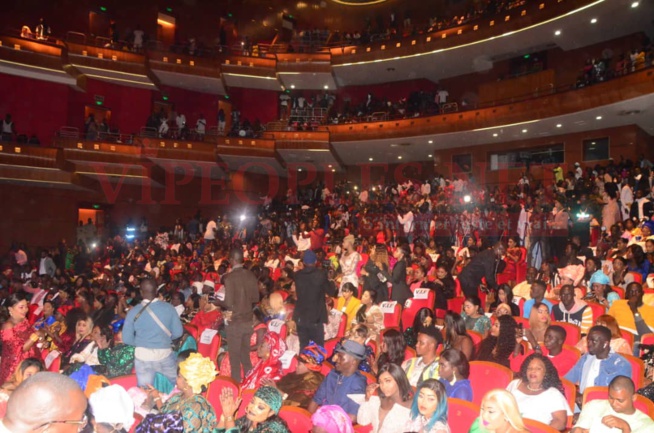70 PHOTOS GRAND THEATRE: Les différentes "SANGNE SÉ" du public de El hadj Keita, le Neymar de la musique qui vient de marquer ses empreintes.