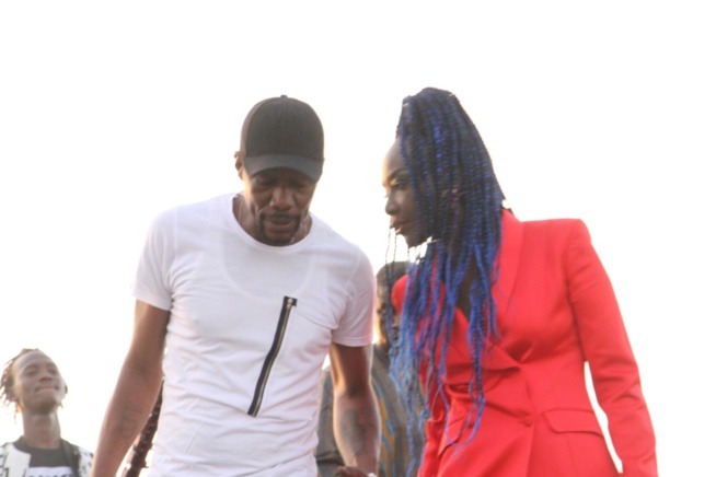 PLACE DU SOUVENIR: La Diva Coumba Gawlo fête Noël avec les enfants PLACE DU SOUVENIR: La Diva Coumba Gawlo fête Noël avec les enfants