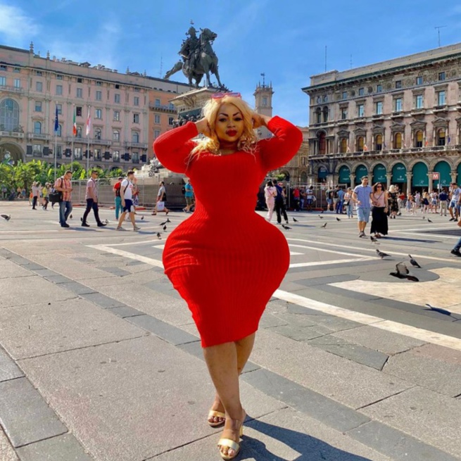 En visite à Rome, la Bombe Eudoxie Yao au top de sa forme