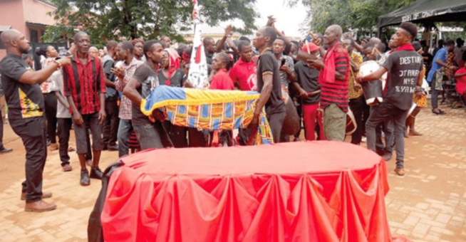 Les restes d’un esclave asservi à la Barbade, enterré au Ghana Les restes d’un esclave asservi à la Barbade, enterré au Ghana