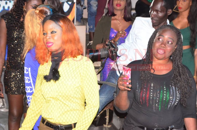 NOEL: La lionne de la musique TITI ,éblouit son public au Saraba dans sa sublime robe. NOEL: La lionne de la musique TITI ,éblouit son public au Saraba dans sa sublime robe.