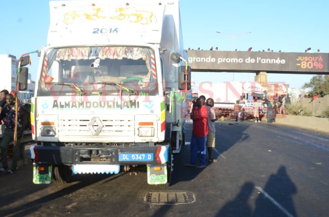 Les images de l'accident au Stade LSS qui a couté la vie à 3 personnes et 7 blessés graves ce jeudi Les images de l'accident au Stade LSS qui a couté la vie à 3 personnes et 7 blessés graves ce jeudi