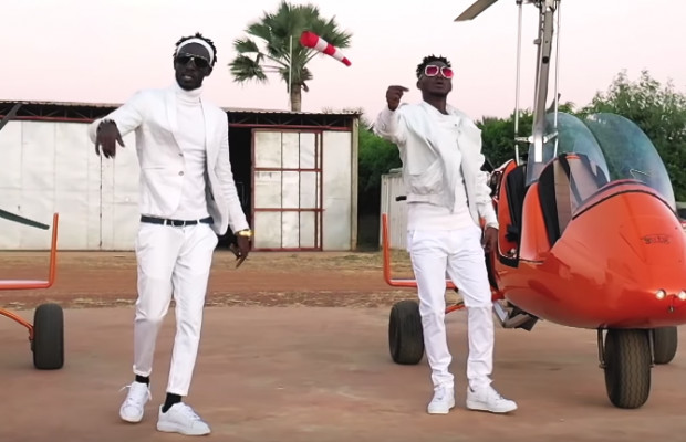 Akhlou Brick clashe sans insulter. Découvrez le clip « Donkassi Gui »