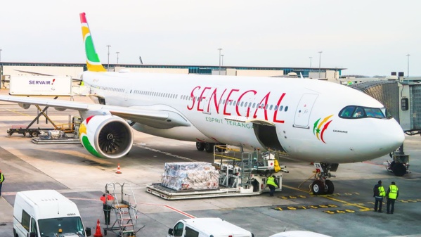 L’avion d’AIR SENEGAL cloué au sol à Paris, des passagers bloqués depuis plus de 5 heures de temps dans la capitale Française…Air Sénégal surnommé « Air Inchallah »