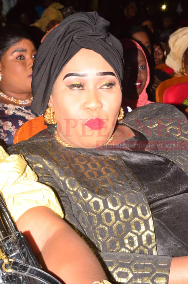 10 ANS DE SPECTACLES: Du jamais vu – Revivez l’entrée spectaculaire d’Adiouza au grand théâtre 10 ANS DE SPECTACLES: Du jamais vu – Revivez l’entrée spectaculaire d’Adiouza au grand théâtre