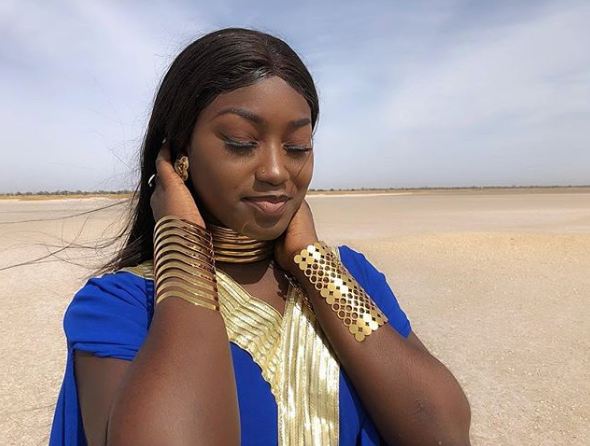 Yesni, la ravissante fille dans le nouveau clip de Youssou Ndour, fait sensation sur la toile
