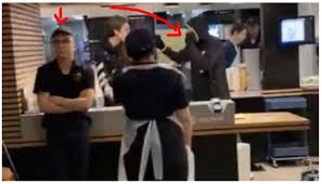 Braquage dans un Mc’Do : Le calme olympien d’un employé fait le buzz Braquage dans un Mc’Do : Le calme olympien d’un employé fait le buzz