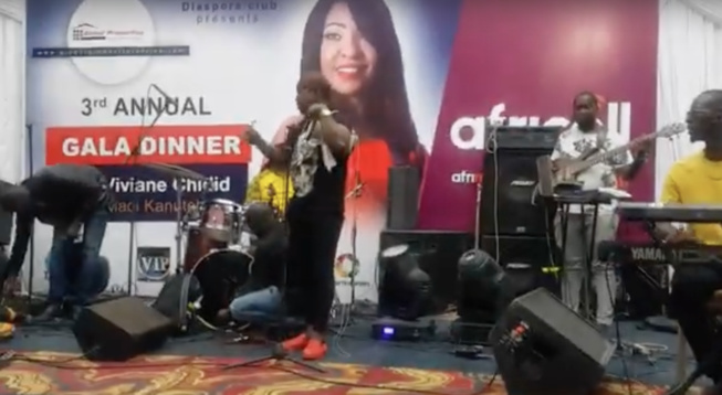 VIDÉO: 31 Décembre Viviane Chidid en mode sound check au Pencha Mi Hall de Sénégambie. REGARDEZ