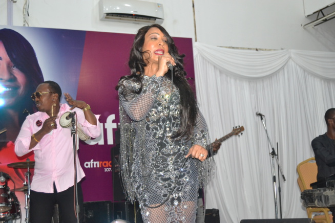 31 décembre: A guichet fermé, Viviane Chidid enflamme le Pench Mi Hall de la Gambie